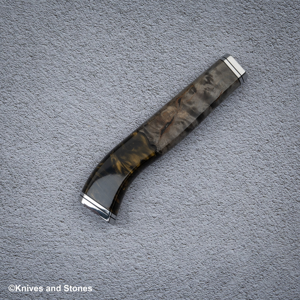 穩定的金黃色樹脂 Nenox Style WA 手柄,適用於牛刀/柳刃