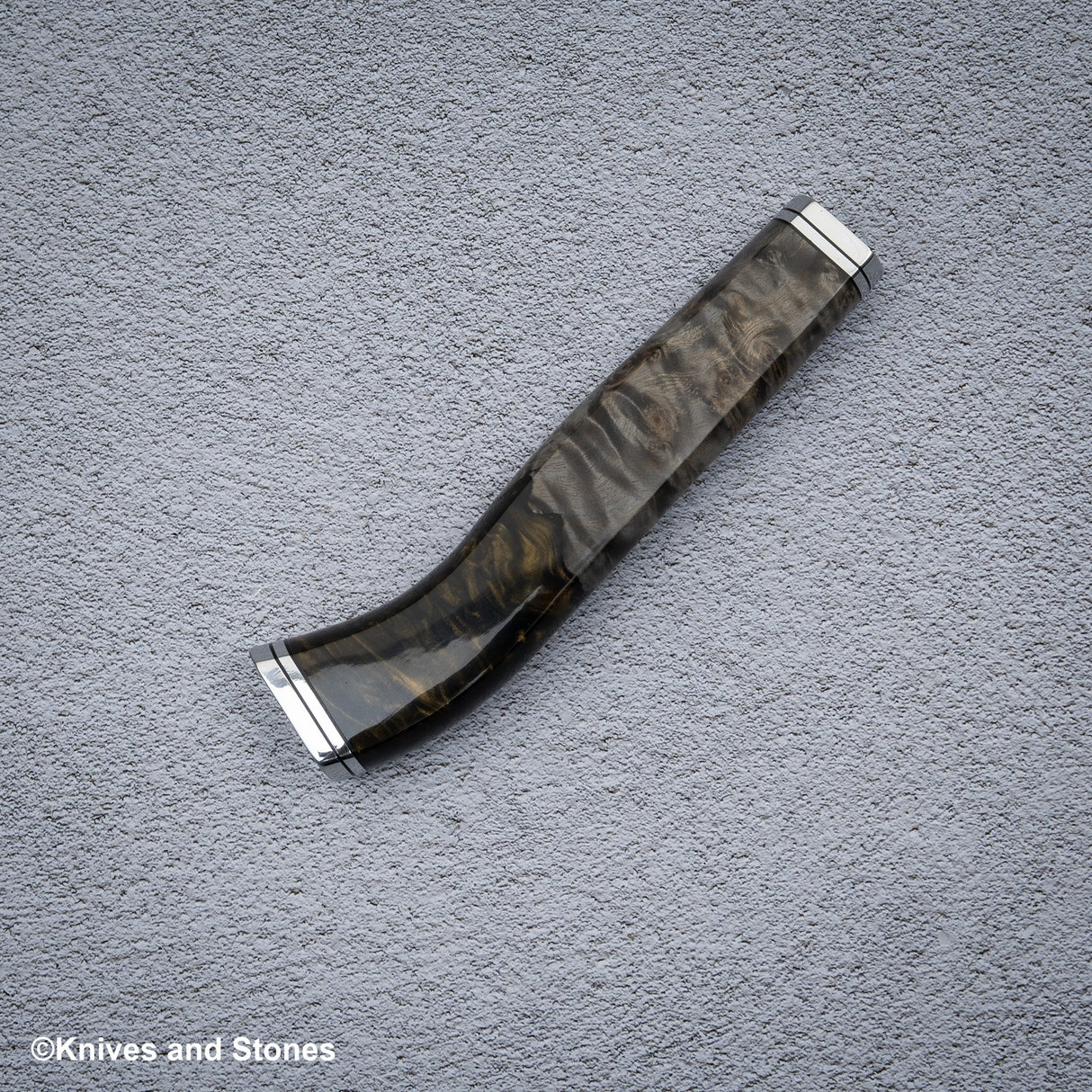 穩定的金黃色樹脂 Nenox Style WA 手柄,適用於牛刀/柳刃