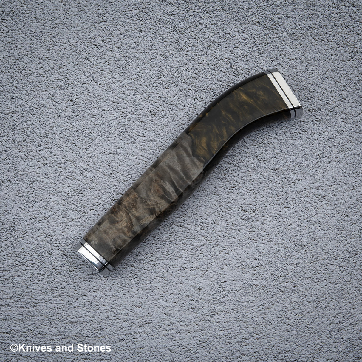 穩定的金黃色樹脂 Nenox Style WA 手柄,適用於牛刀/柳刃