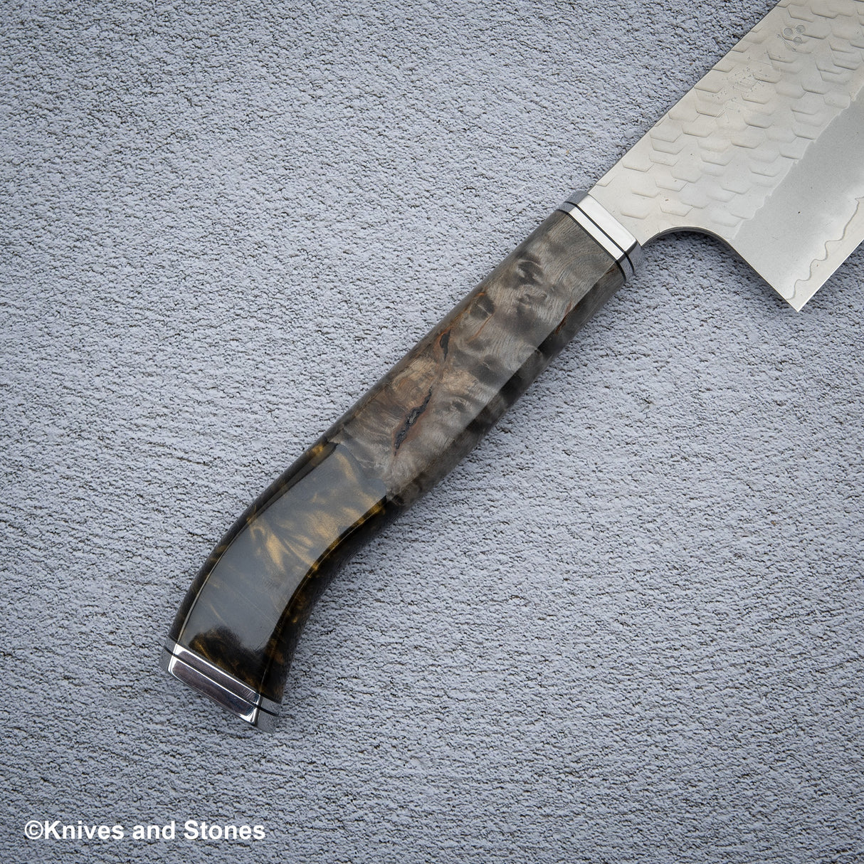 穩定的金黃色樹脂 Nenox Style WA 手柄,適用於牛刀/柳刃