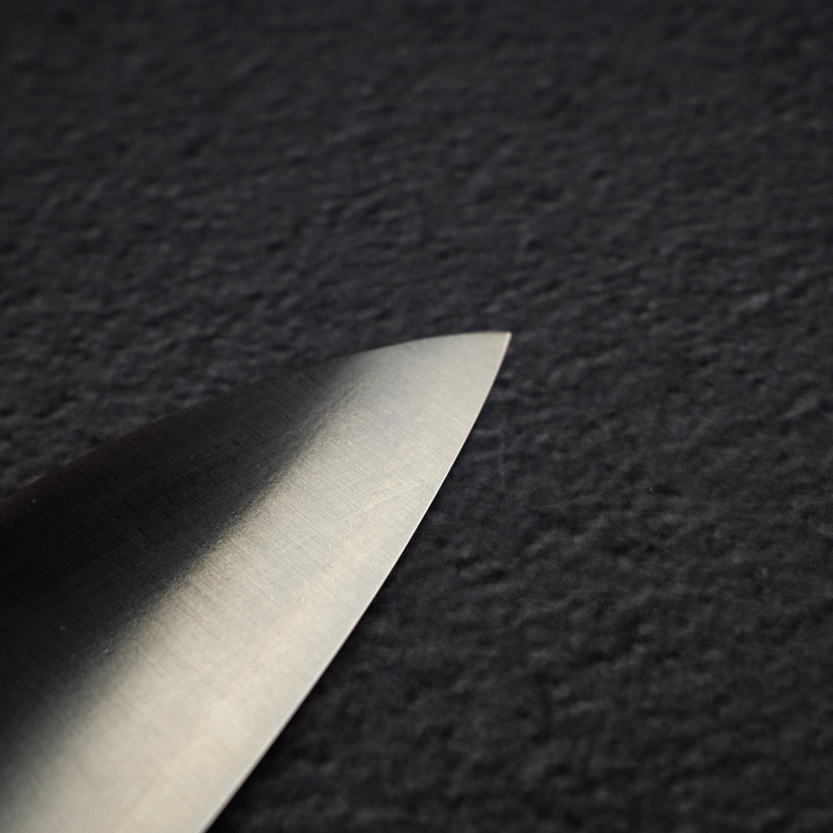Hatsukokoro Hayabusa Ginsan Santoku 180mm Black Chacate