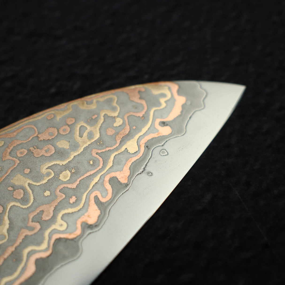 Hatsukokoro Hinotori V-Toku 2 Santoku 180mm Rainbow Damascus finish