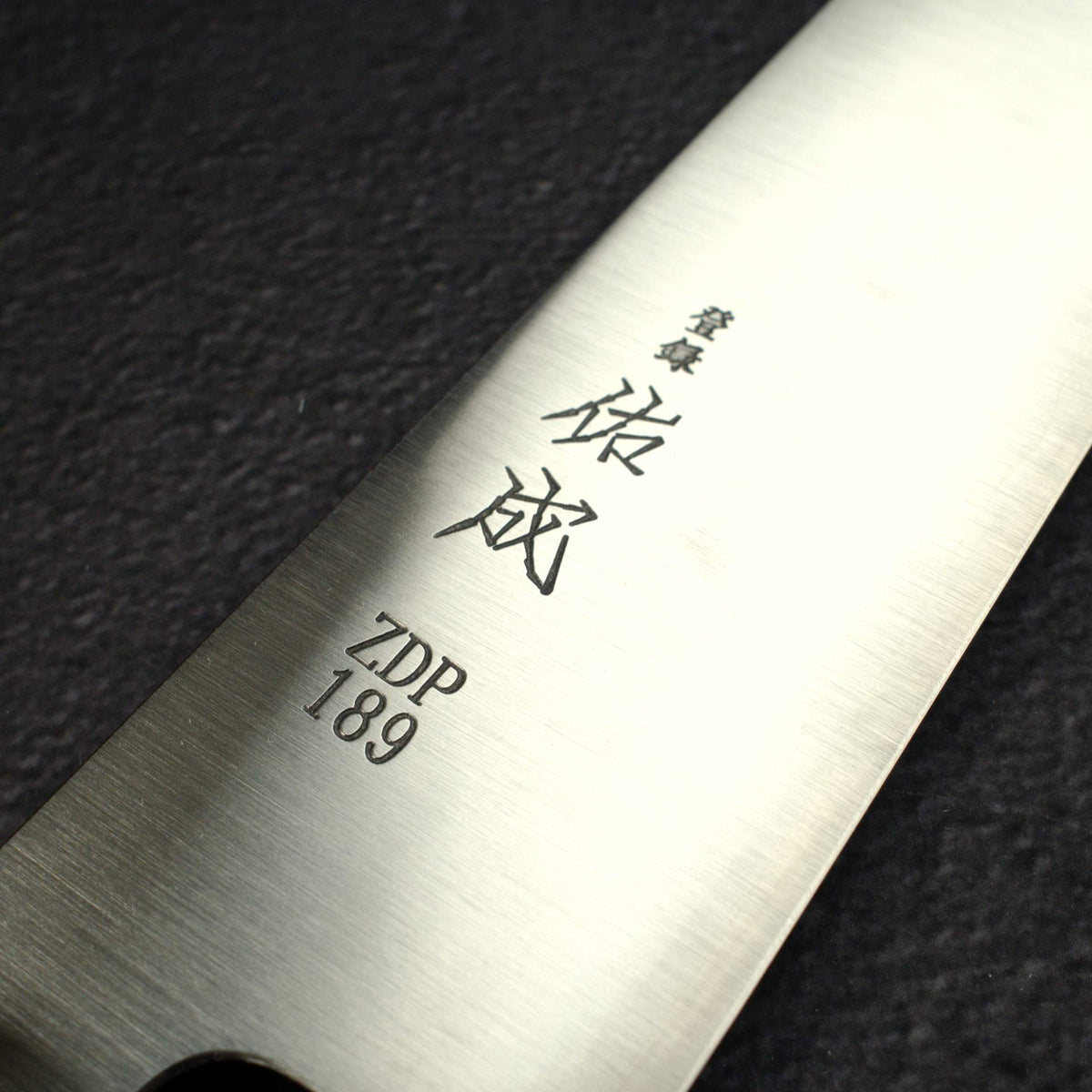 佑成 ZDP-189 髮絲紋 切付牛刀 240mm,黑檀木柄搭配淺色/大理石紋口金