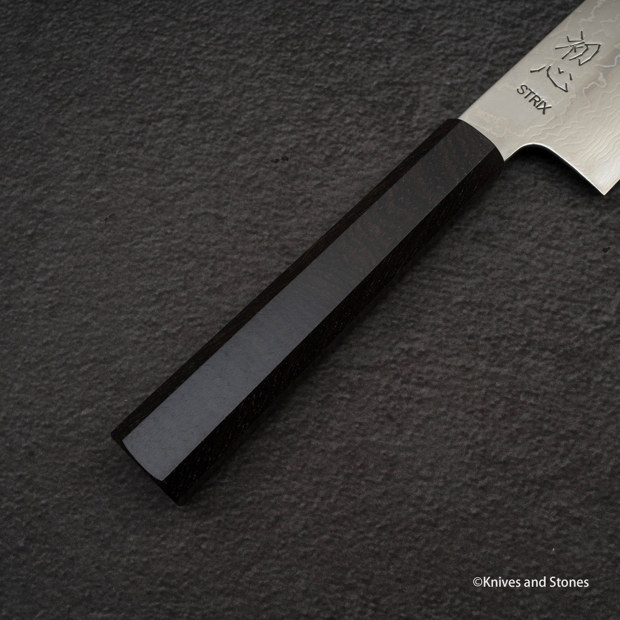 Hatsukokoro STRIX 大馬士革牛刀 210 毫米黑檀木刀柄