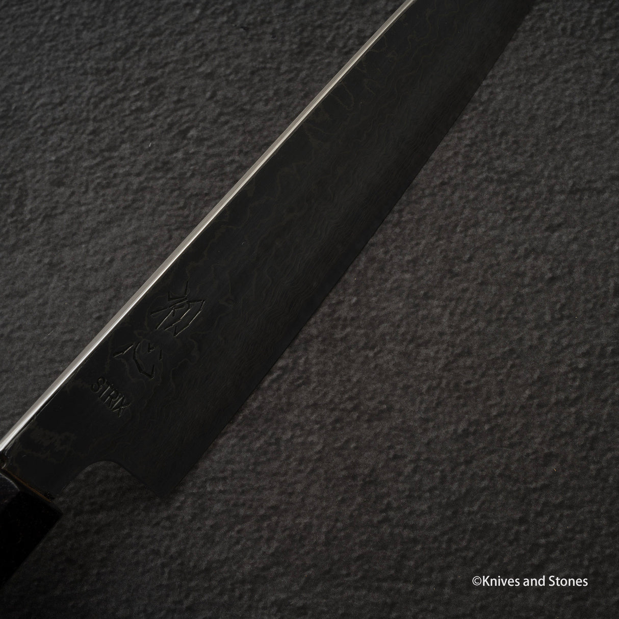 Hatsukokoro STRIX 大馬士革牛刀 210 毫米黑檀木刀柄