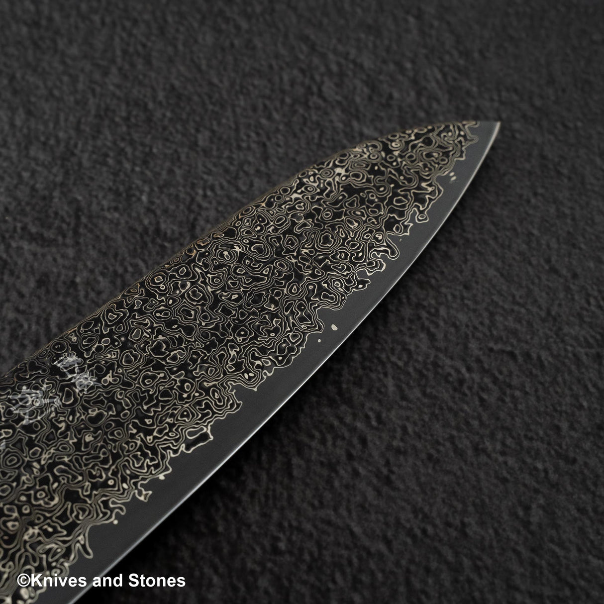 Hatsukokoro Saihyo SG2 Kurozome Black Damascus Santoku 180mm Birch