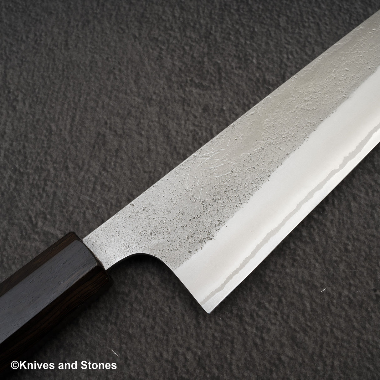 初心 x Yoshikane White 2 Nashiji Gyuto 240mm 不鏽鋼包層