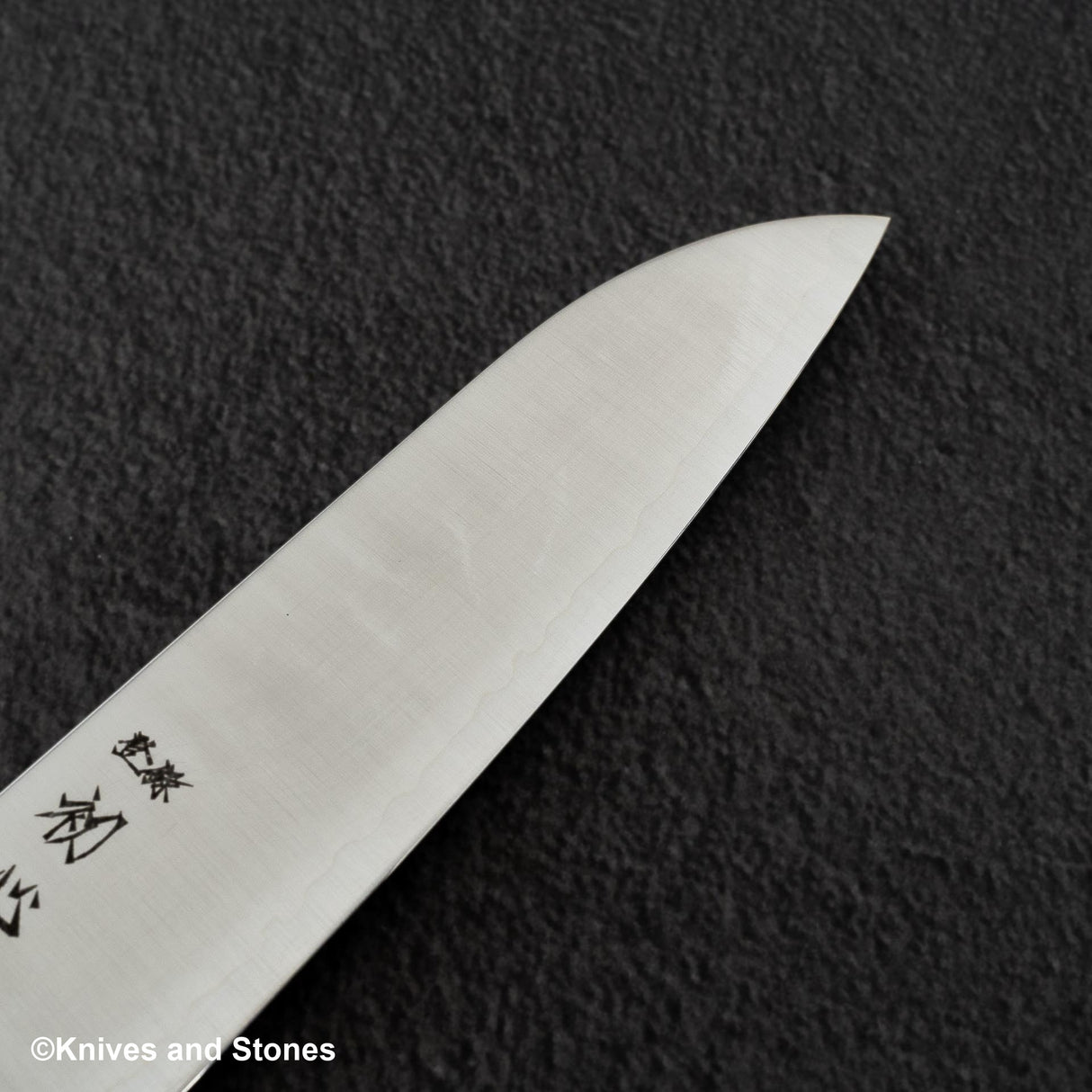 初心隼青神 Super Migaki Santoku 180mm 黑色 Chacate