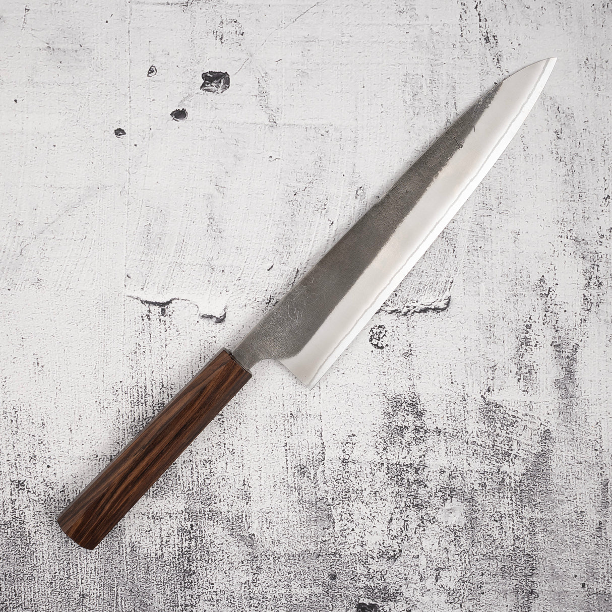 Yoshikane White 2 KU Nashiji 牛刀240mm 不鏽鋼夾層黑檀柄 初心