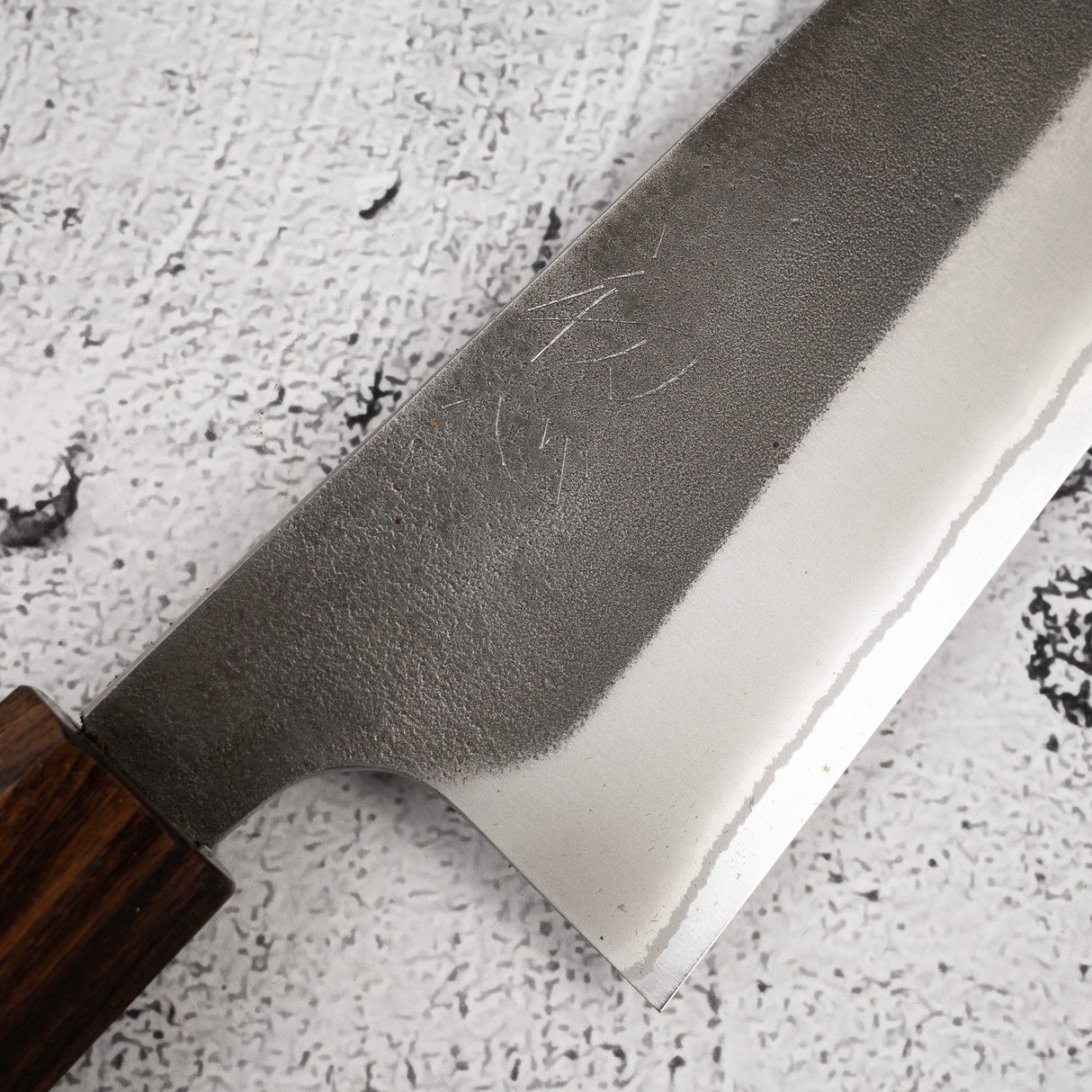 Yoshikane White 2 KU Nashiji 牛刀240mm 不鏽鋼夾層黑檀柄 初心