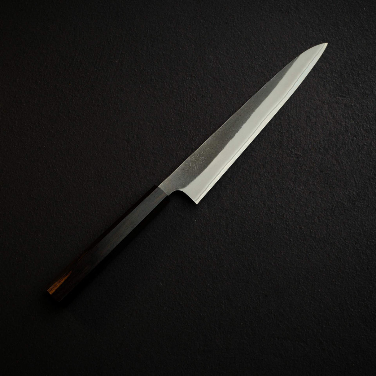 吉兼 白鋼二號 黑打 梨地 筋引 240mm, 不鏽鋼夾層 黑檀木 by 初心