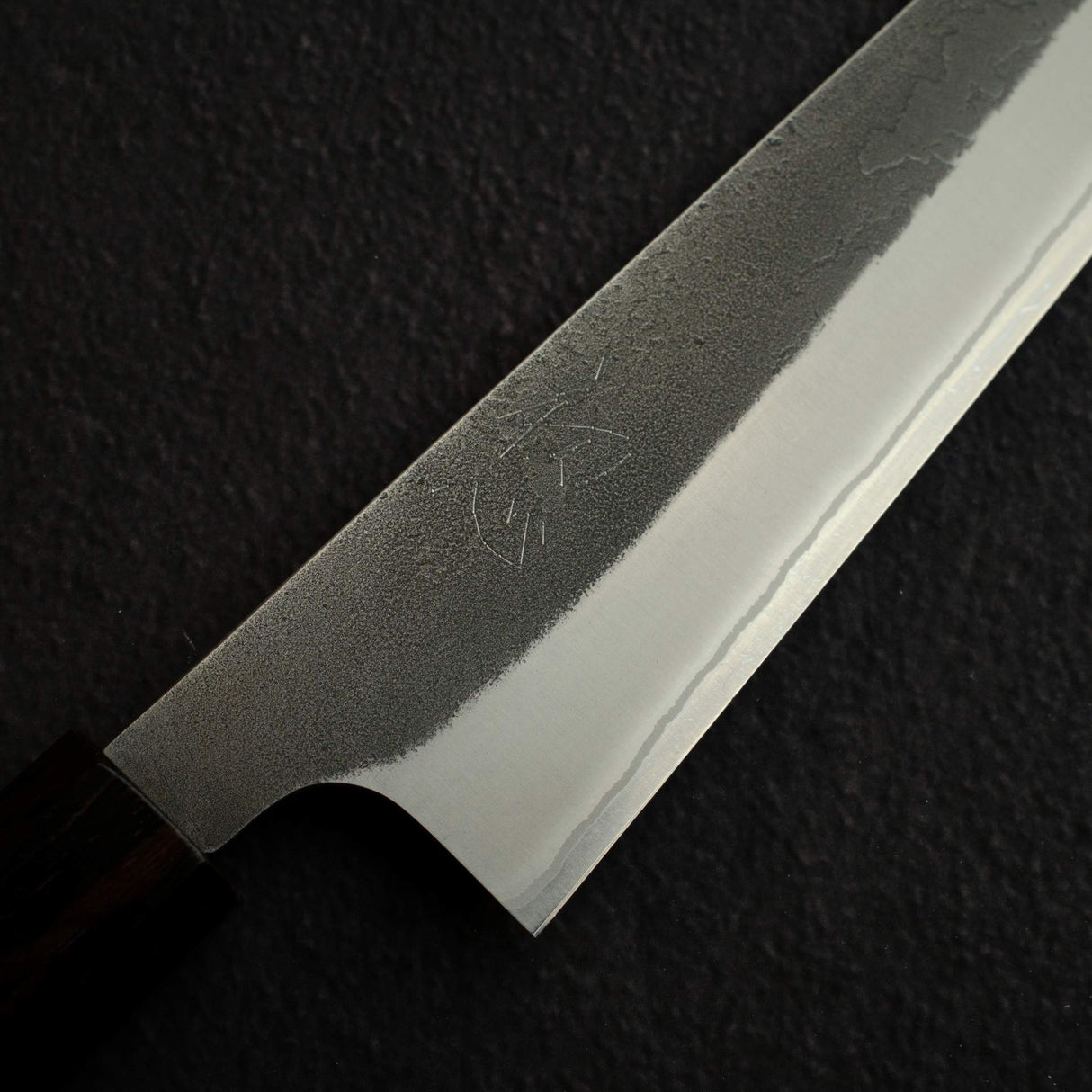 吉兼 白鋼二號 黑打 梨地 筋引 240mm, 不鏽鋼夾層 黑檀木 by 初心