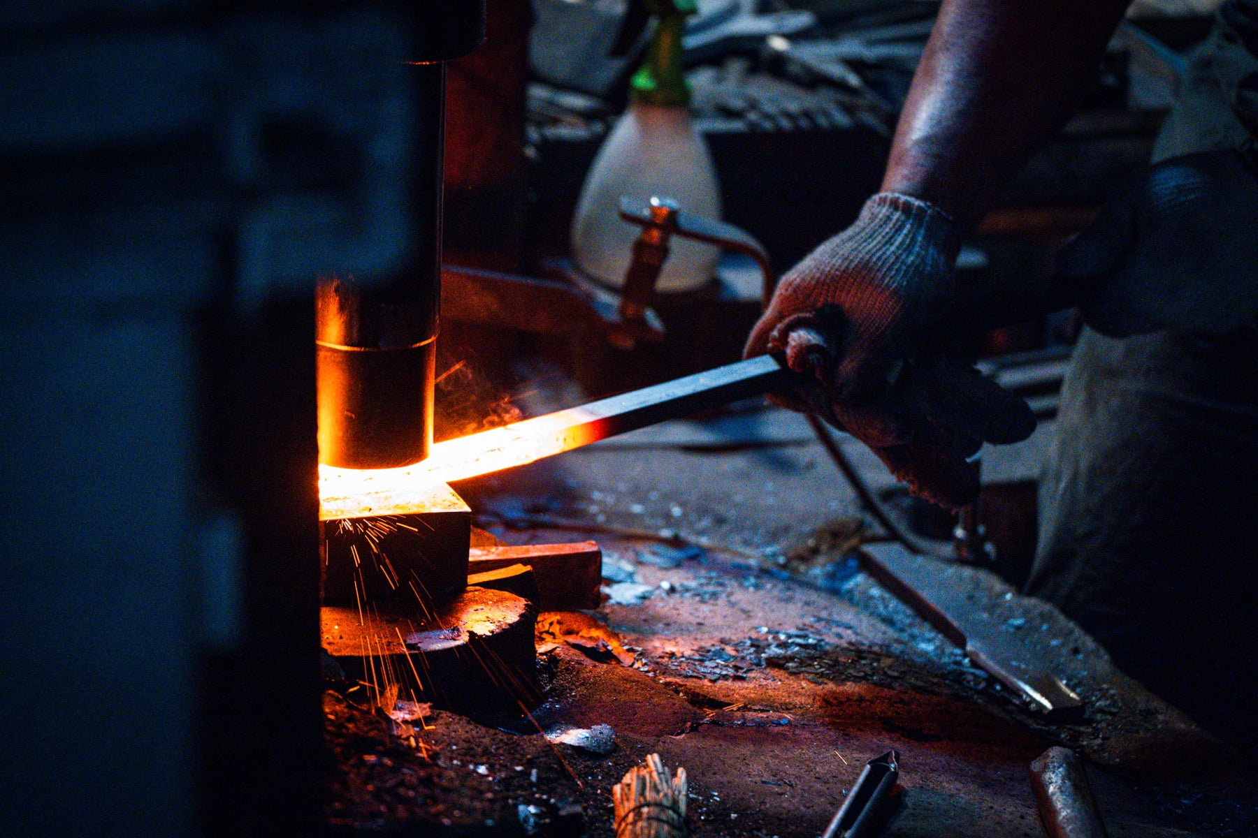 Knives and Stones showroom