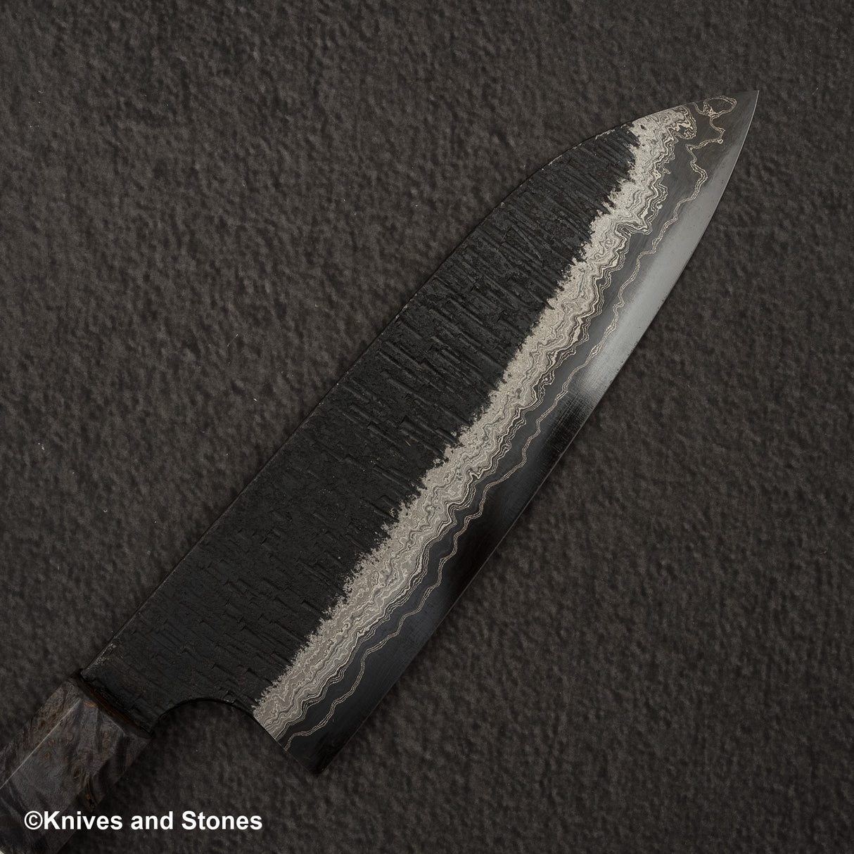 Hatsukokoro Itadaki Blue2 &amp; White2 雙核大馬士革 Tsushime Santoku 180 mm 帶 Saya