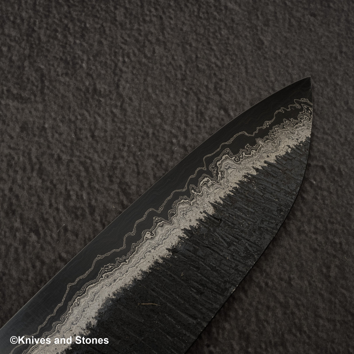Hatsukokoro Itadaki Blue2 &amp; White2 雙核大馬士革 Tsushime Santoku 180 mm 帶 Saya