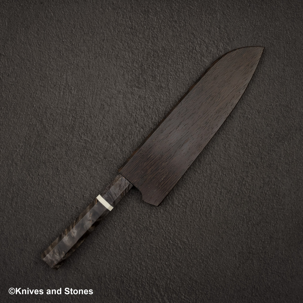 Hatsukokoro Itadaki Blue2 &amp; White2 雙核大馬士革 Tsushime Santoku 180 mm 帶 Saya