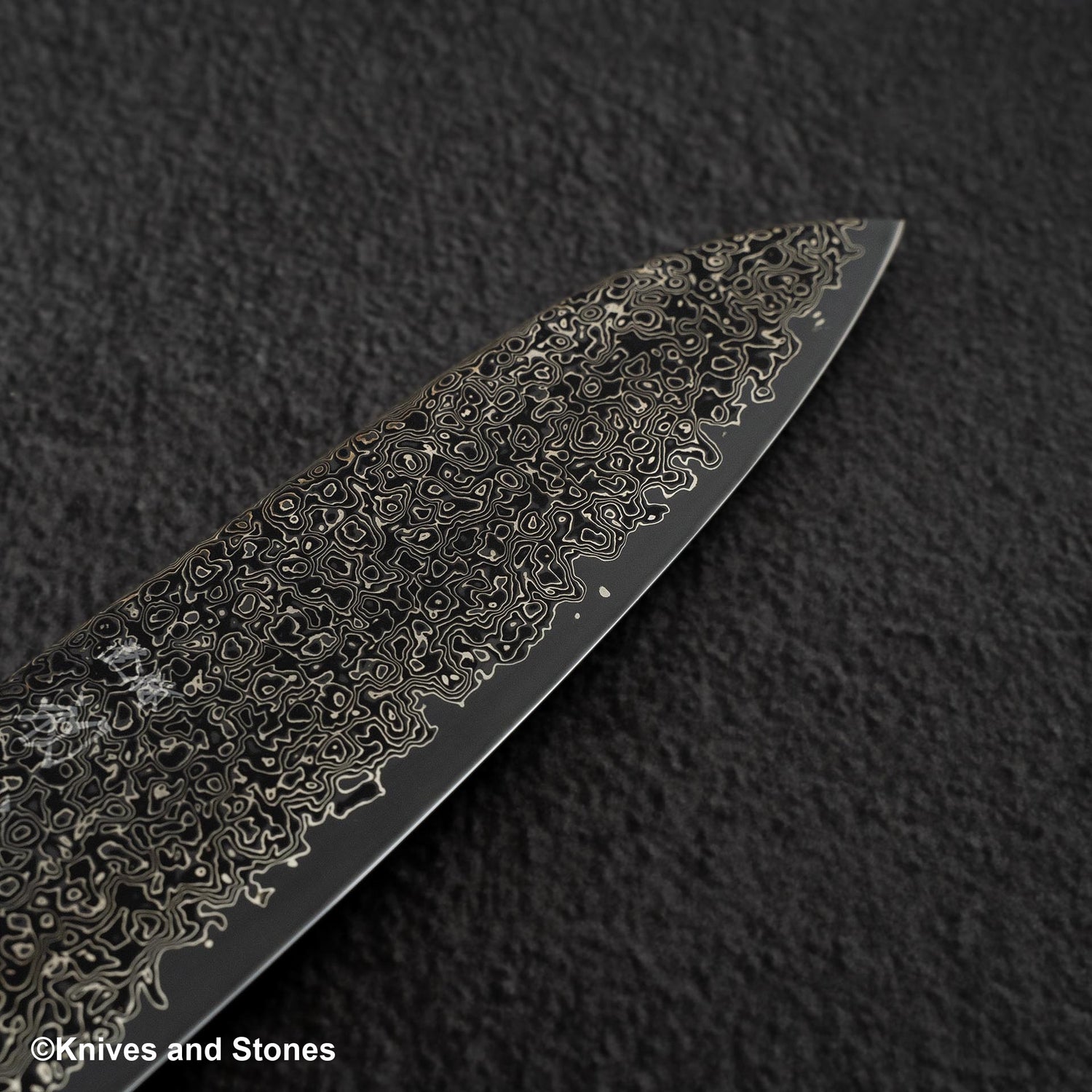 Hatsukokoro Saihyo SG2 Kurozome Black Damascus Santoku 180mm Birch