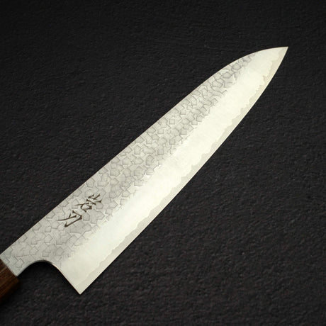 Knives and Stones 岩刃社 Arare SG2 牛刀 210mm，由甲鐵刃物製作，搭配黑色炭燒刀柄