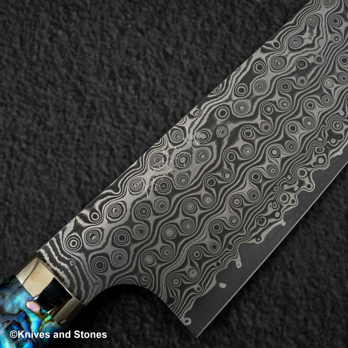 Nigara Anmon（暗紋）SG2 雨滴大馬士革 K 尖 Gyuto 210 毫米珍珠母鑲嵌手柄