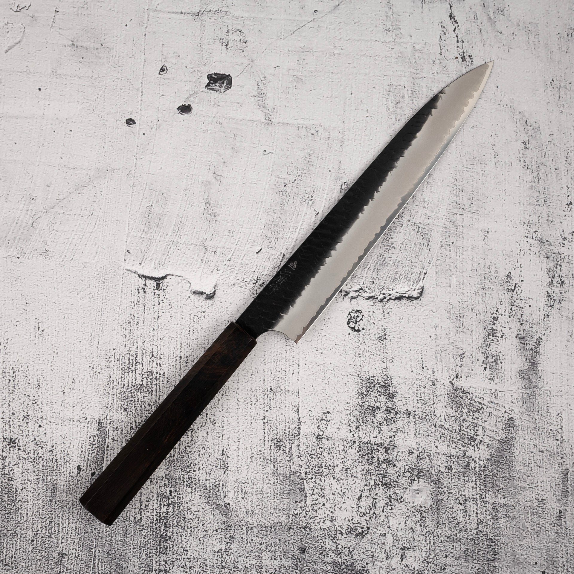 二唐刃物　黒打ちsg2 筋引き240mm 二唐SG2鋼/ SG2粉末高速鋼黑打鎚目筋引240mm 黑檀木柄– Knives and Stones