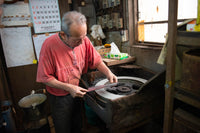 Nishihara san sharpening the Syousin Sakura Takayuki Visit 2014